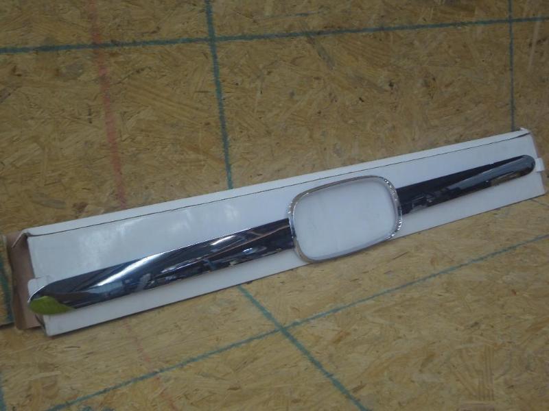 lot 253 image: New ChevyGMC Grill Insert...