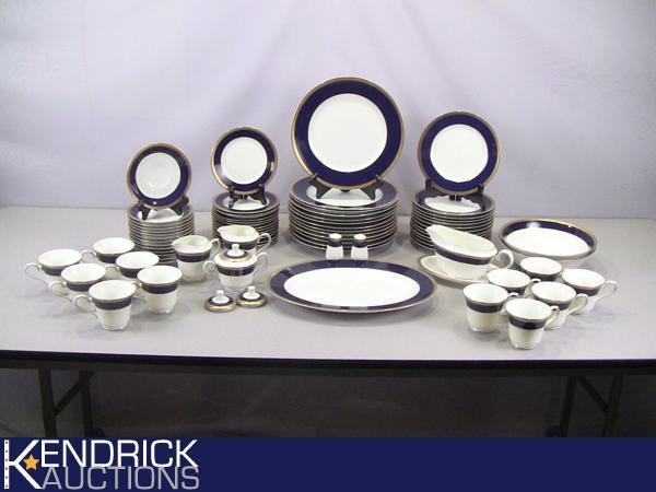 lot 13 image: Mint Condition 78 Piece12 Person Franciscan Fine Bone China Set