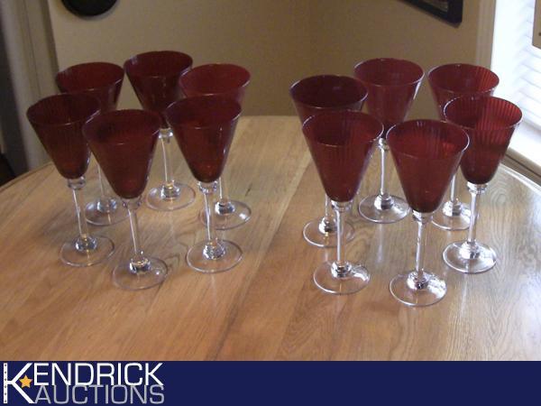lot 15 image: 12 PieceServing High End Red and Clear Wine Glass Set