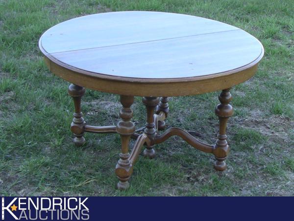 lot 40 image: Solid Oak Wood Project Table