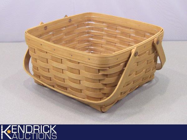 lot 46 image: Longaberger Cake Basket
