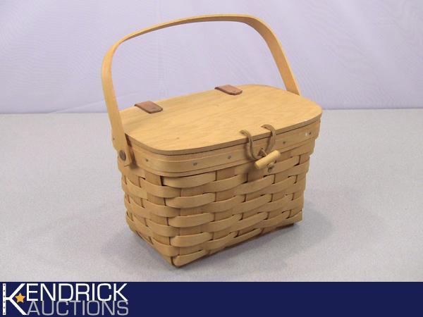 lot 47 image: Longaberger Medium Purse Basket