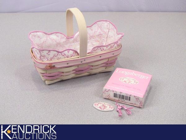 lot 49 image: Horizon of Hope Longaberger Basket