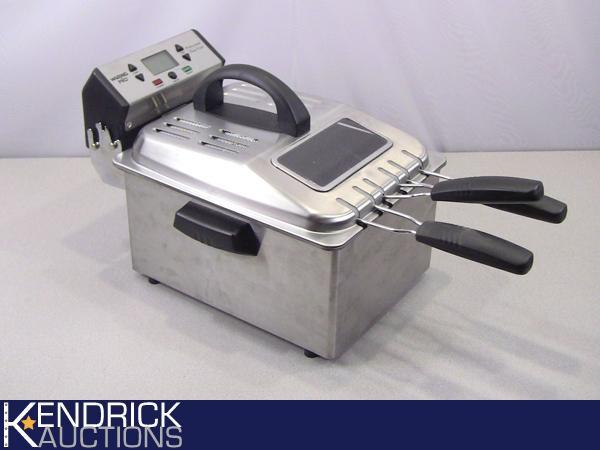 lot 61 image: New Out of Box Waring Pro Professional Deep Fryer