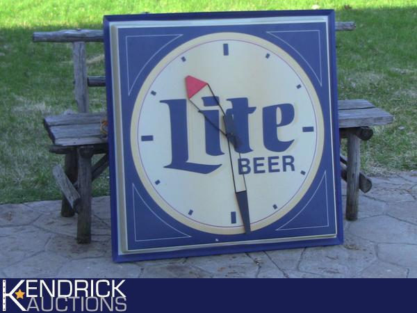 lot 8 image: Vintage Miller Lite Beer Clock