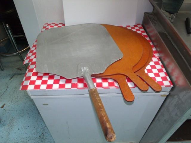 lot 13 image: 3 Wooden Pizza Serving Trays 1 Pizza Spatula