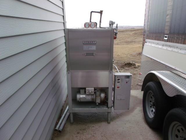 lot 4 image: Hobart AM-9T2 Pass-Thru Dishwasher