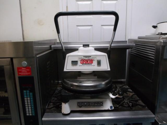 lot 7 image: DoughPro DP1100 Pizza Press