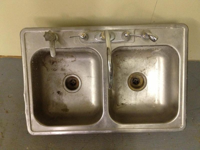 lot 101 image: Kitchen Sink, Nice Newer Moen Hardware