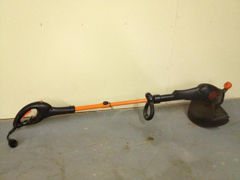 lot 107 image: Remington Electric Trimmer  Edger