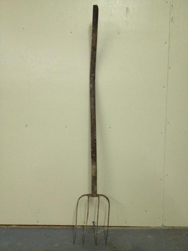 lot 109 image: Vintage Steel Handle Pitch Fork
