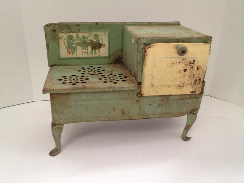 lot 23 image: Antique Toy Stove