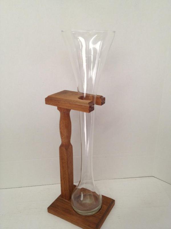 lot 27 image: Vintage Hand Blown Coachmans Beer Glass with Stand