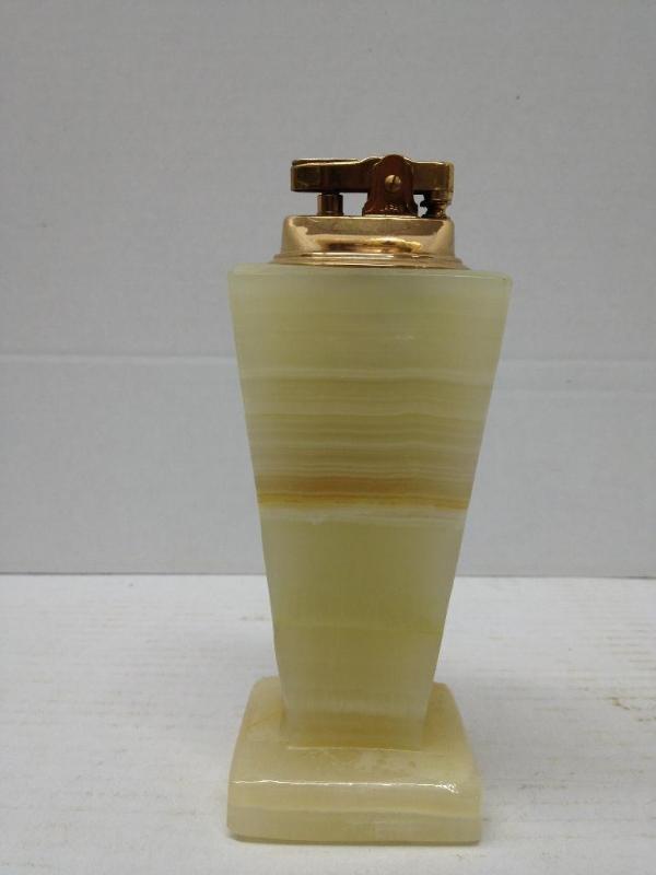 lot 59 image: Vintage Japanese Oynx Lighter