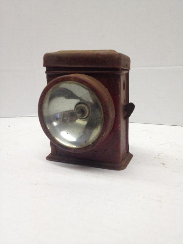lot 72 image: 1930s Niagara Search Light