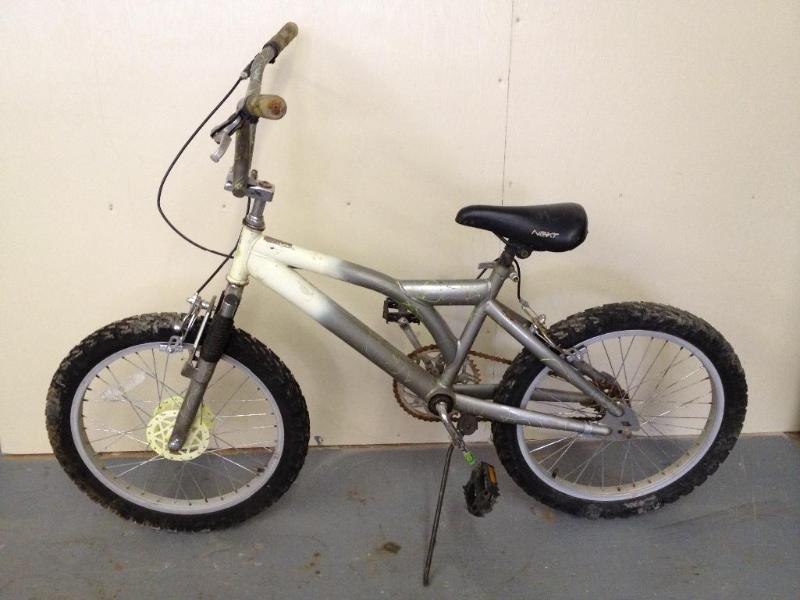 lot 9 image: BMX Bicycle