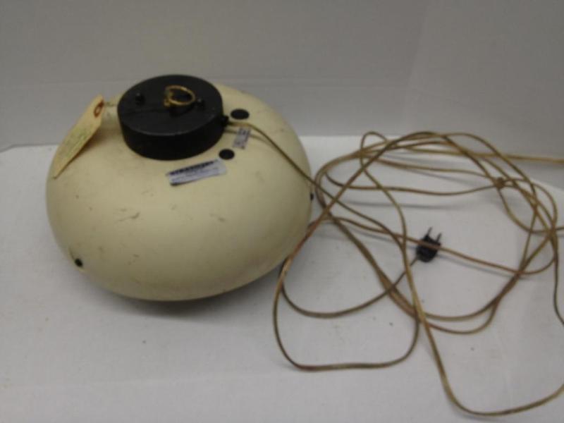 lot 94 image: Fan