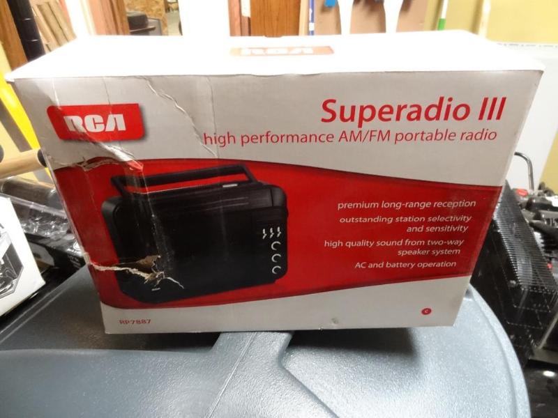 lot 103 image: New RCA SuperRadio III, high perfor...