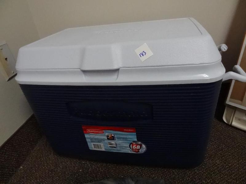 lot 183 image: Ndew Rubbermade Cooler  48 quart  b...