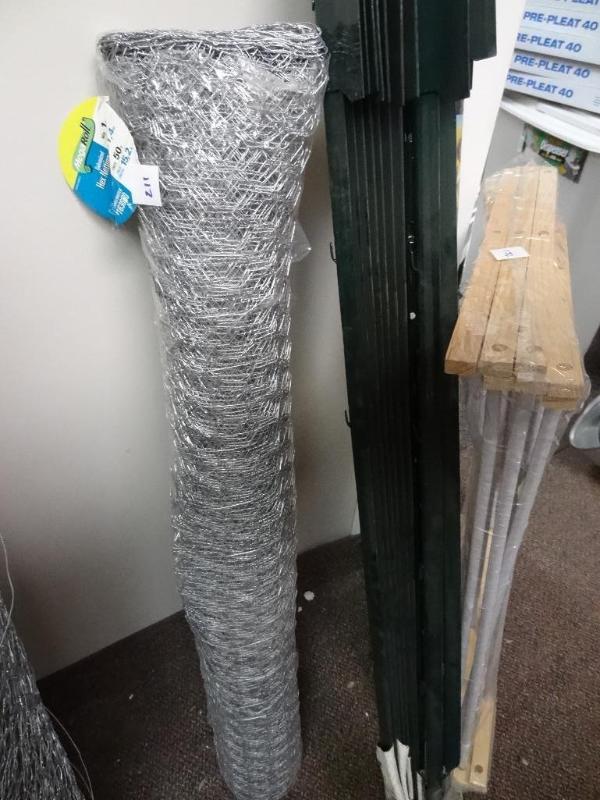 lot 211 image: New 100ft x 36 roll chicken wire fe...