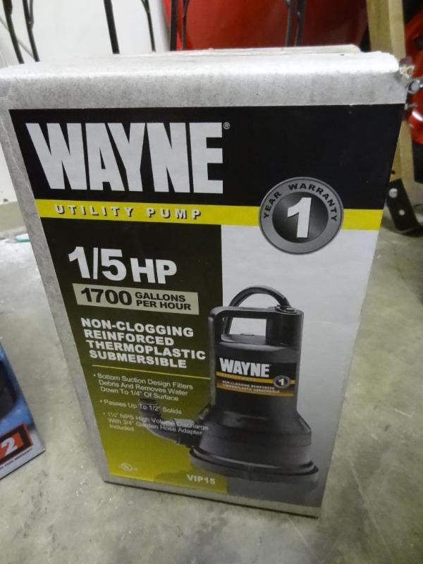 lot 249 image: New Wayne 15 HP 1700 GPH Utility P...