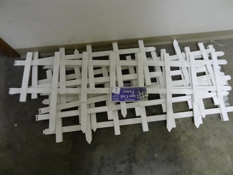 lot 257 image: New approx 22 linear feet Tradition...