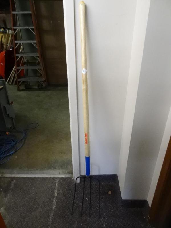 lot 65 image: New True Temper Pitch Fork...