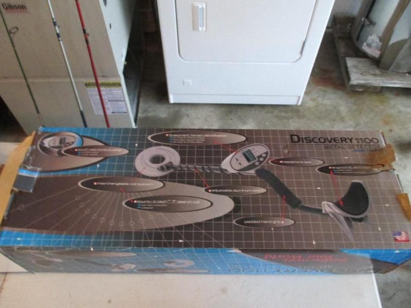 lot 33 image: Discovery 1100 Metal Detector