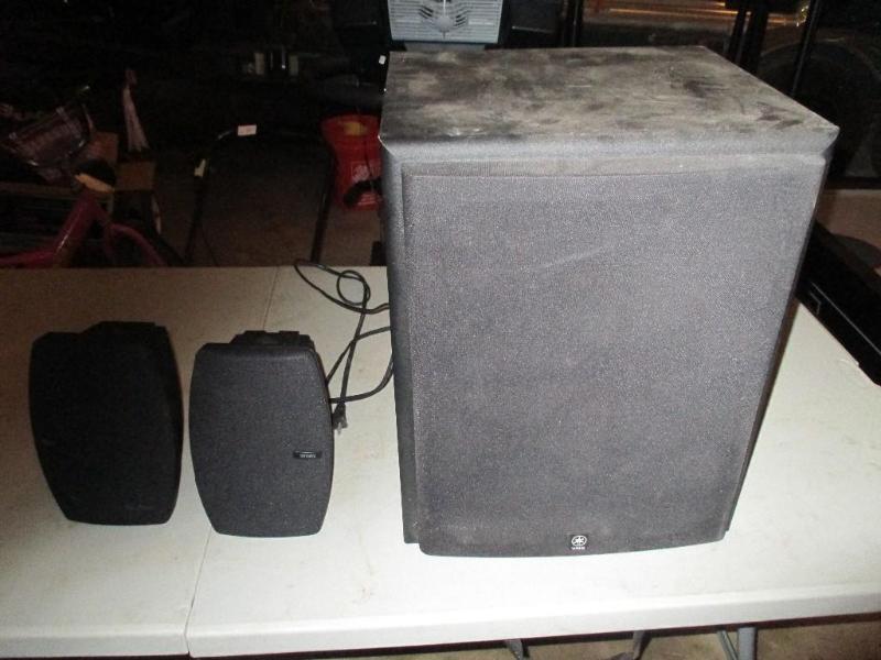 lot 38 image: Yamaha Sub Woofer & 2 Speakers