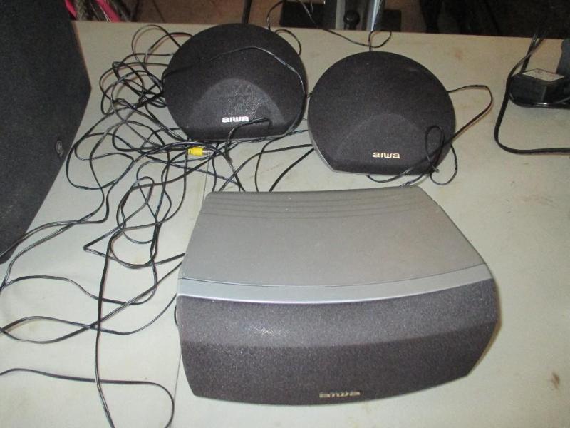 lot 39 image: Aiwa Speakers