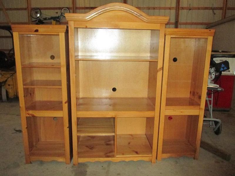 lot 43 image: Entertainment Stand