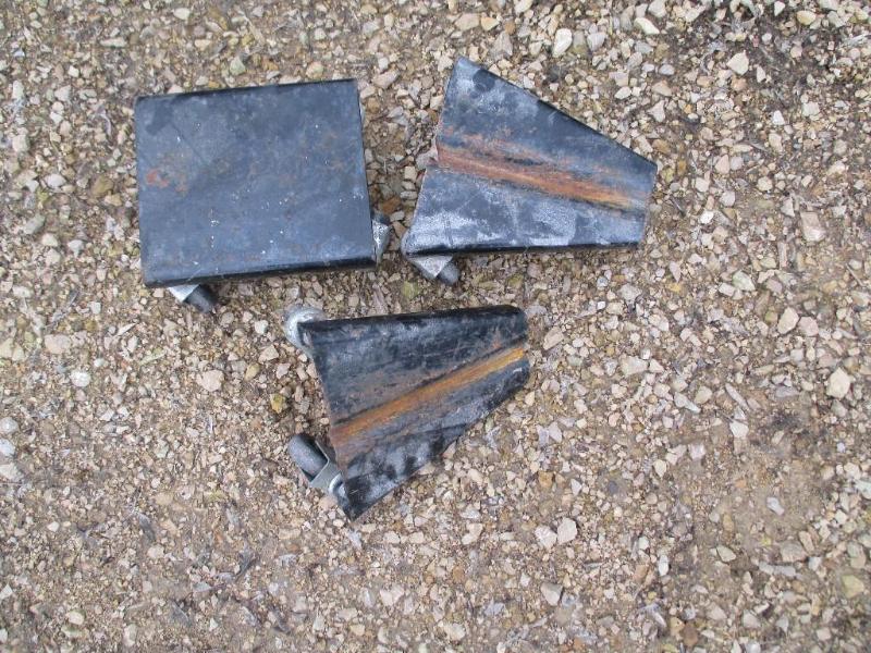 lot 5 image: 3 Carts with wheels for Snowmobiles