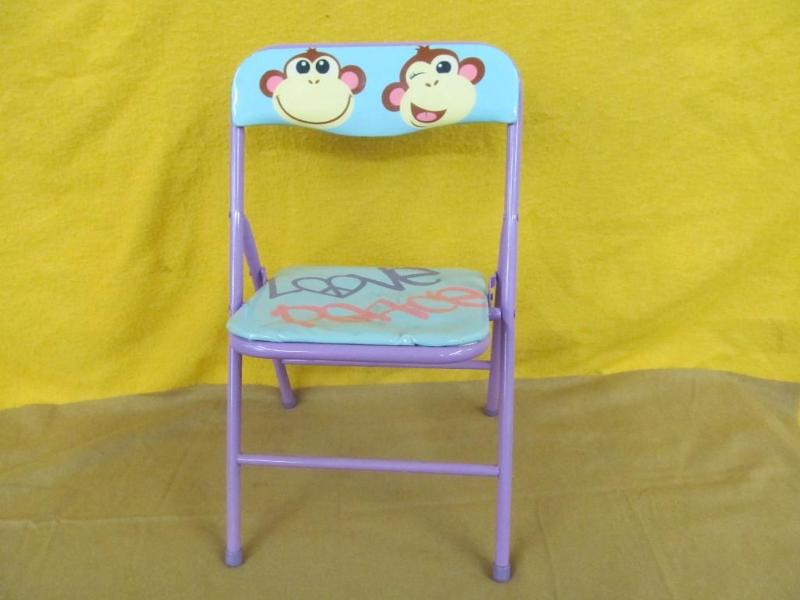 lot 163 image: Childs Fold Up Chair - Curious Geo...