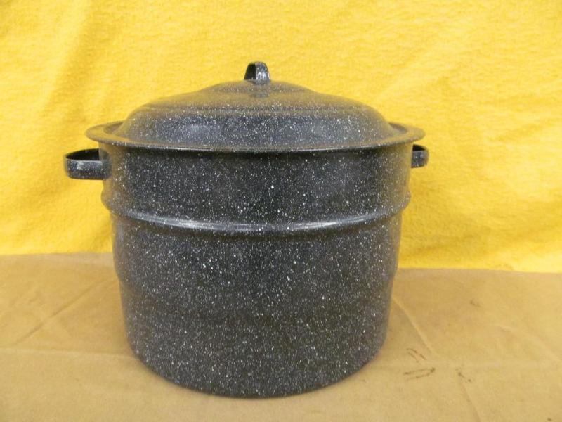 lot 175 image: Blue Enamel Canner with Tray...