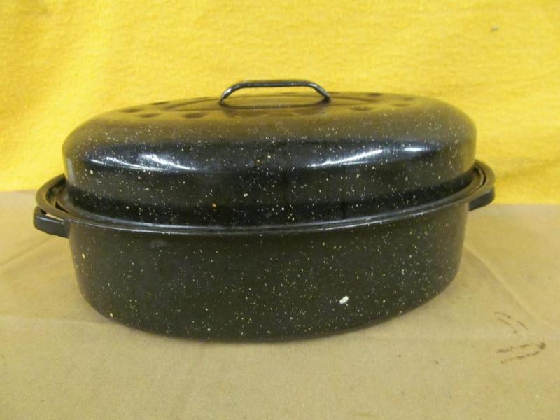 lot 176 image: Blue Enamel Roaster...