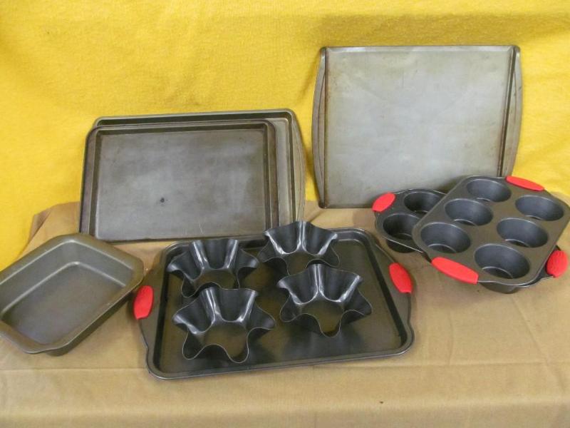 lot 180 image: Cookie Sheets, Bar Pans, Muffin Tin...
