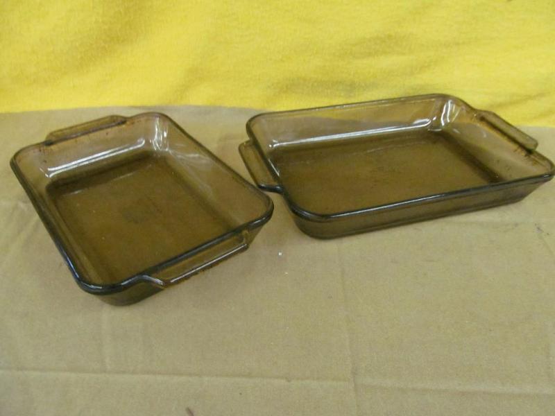 lot 182 image: 2 Anchor Hocking 9 x 13 Glass Pans...
