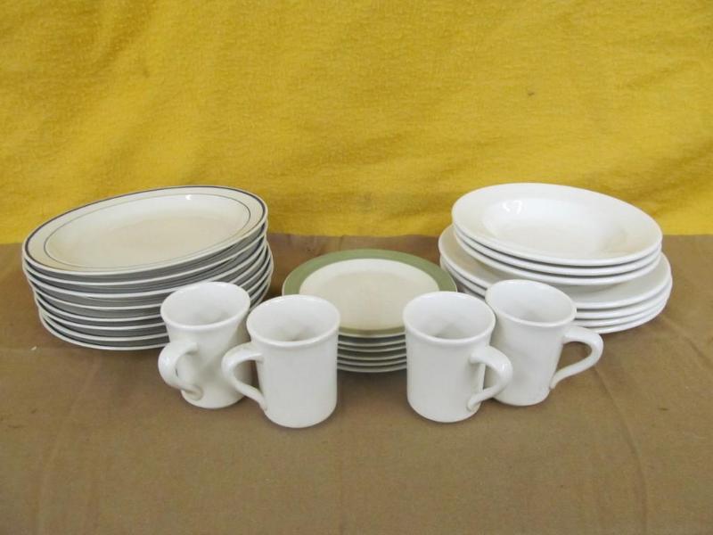 lot 193 image: Set of 4 White Plates, 3 Bowls and ...