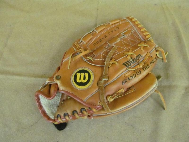 lot 204 image: Wilson Dual Hinged Youth Glove...
