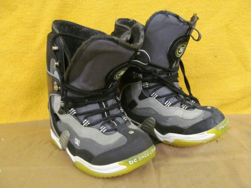 lot 205 image: DC Shoe Cousa Boots, Size 10 12...