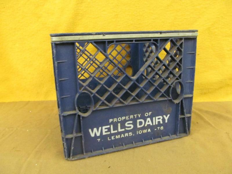 lot 207 image: Wells Dairy LeMars Iowa Milk Crate...