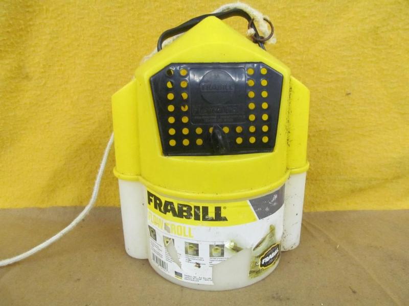 lot 211 image: Frabill Minnow Bucket...