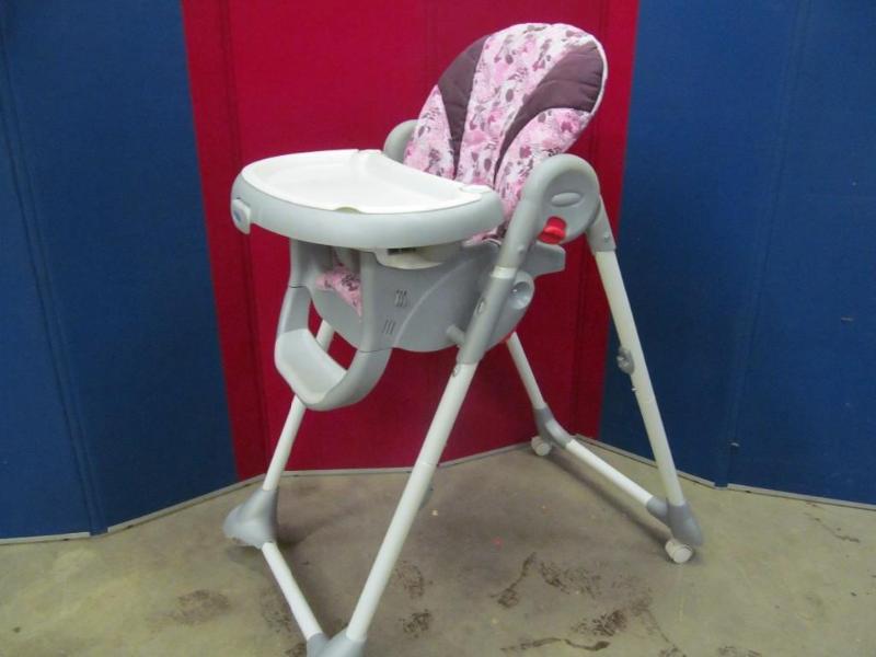 lot 222 image: Graco High Chair, Fold Up and Adjus...