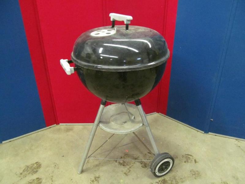 lot 223 image: Weber Charcoal Grill, 18" Diam...