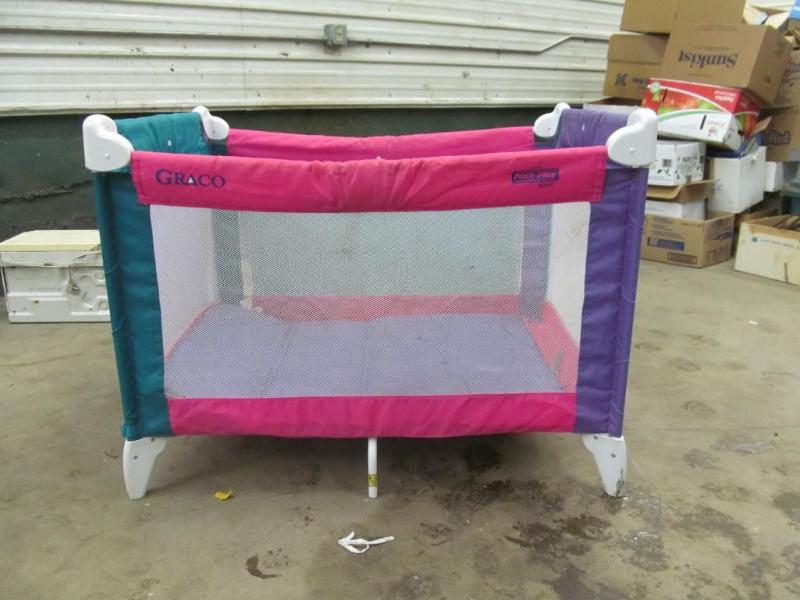 lot 229 image: Graco Pac n Play, 43" x 30&qu...