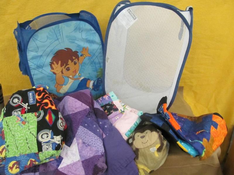 lot 23 image: 2 Flexible Fold Up Hampers with 5 B...