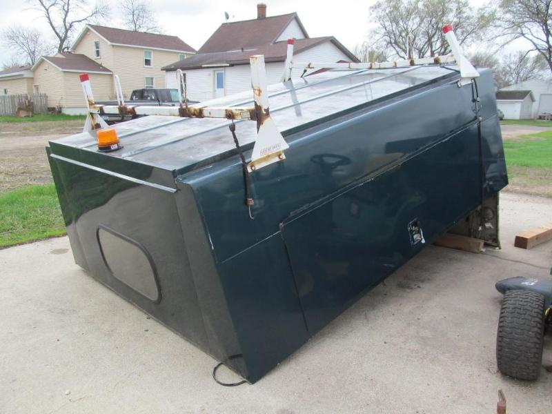 lot 234 image: Contractor Topper Fits GM Pickup - ...