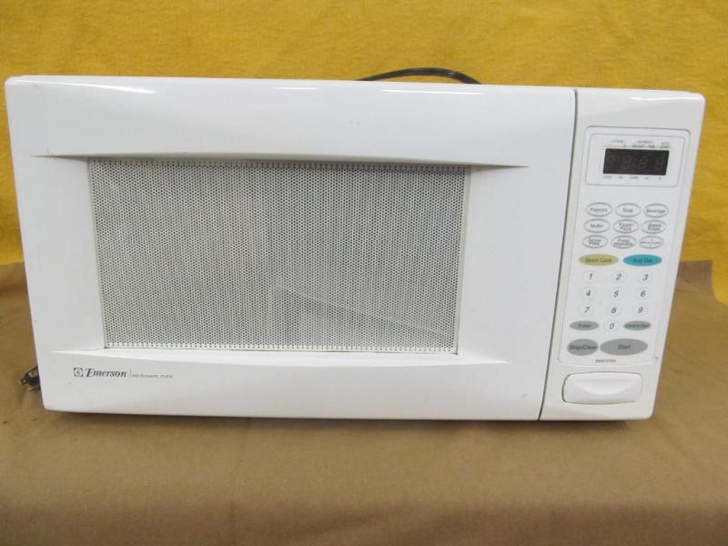 lot 46 image: Emerson Microwave Oven...