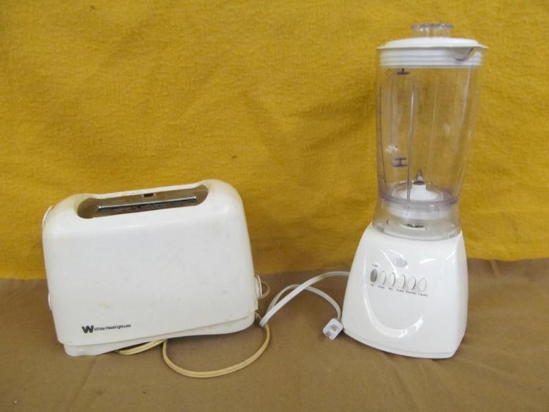 lot 59 image: Westinghouse Toaster and a Blender...