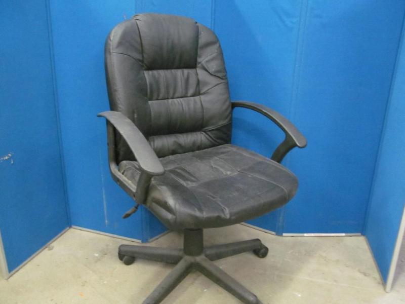 lot 7 image: Office Chair...
